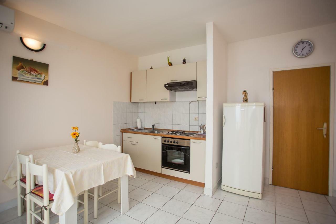 Apartments Gloria Primosten Exterior photo